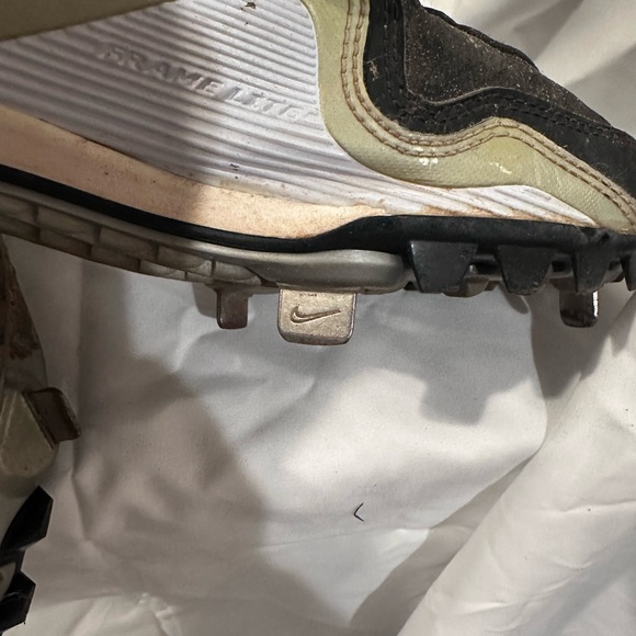 Nike Black and White Baseball Cleats - Picture 4 of 5